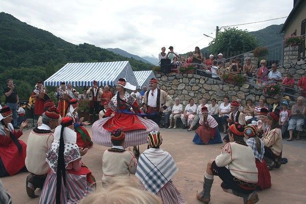 DANSES BETHMALAISES à AYET - 2