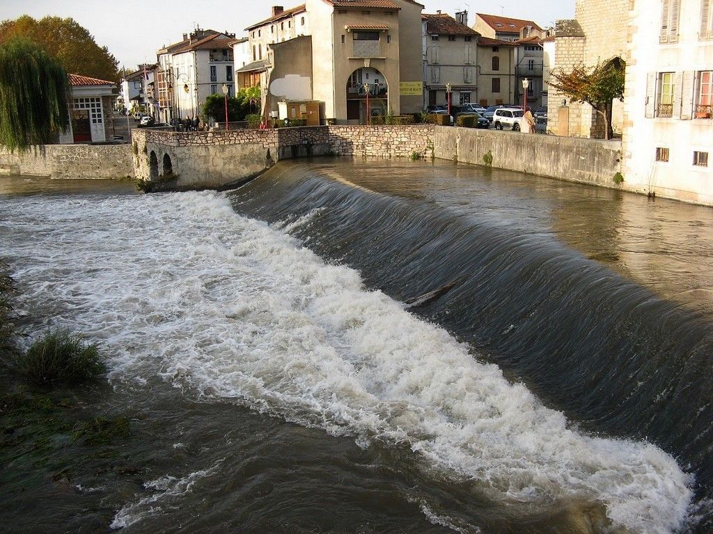 LE SALAT rivière qui coule à St. Girons 2